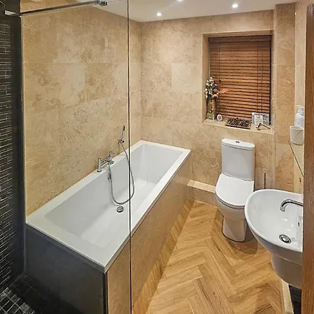 Newfold * Bowness-on-Windermere